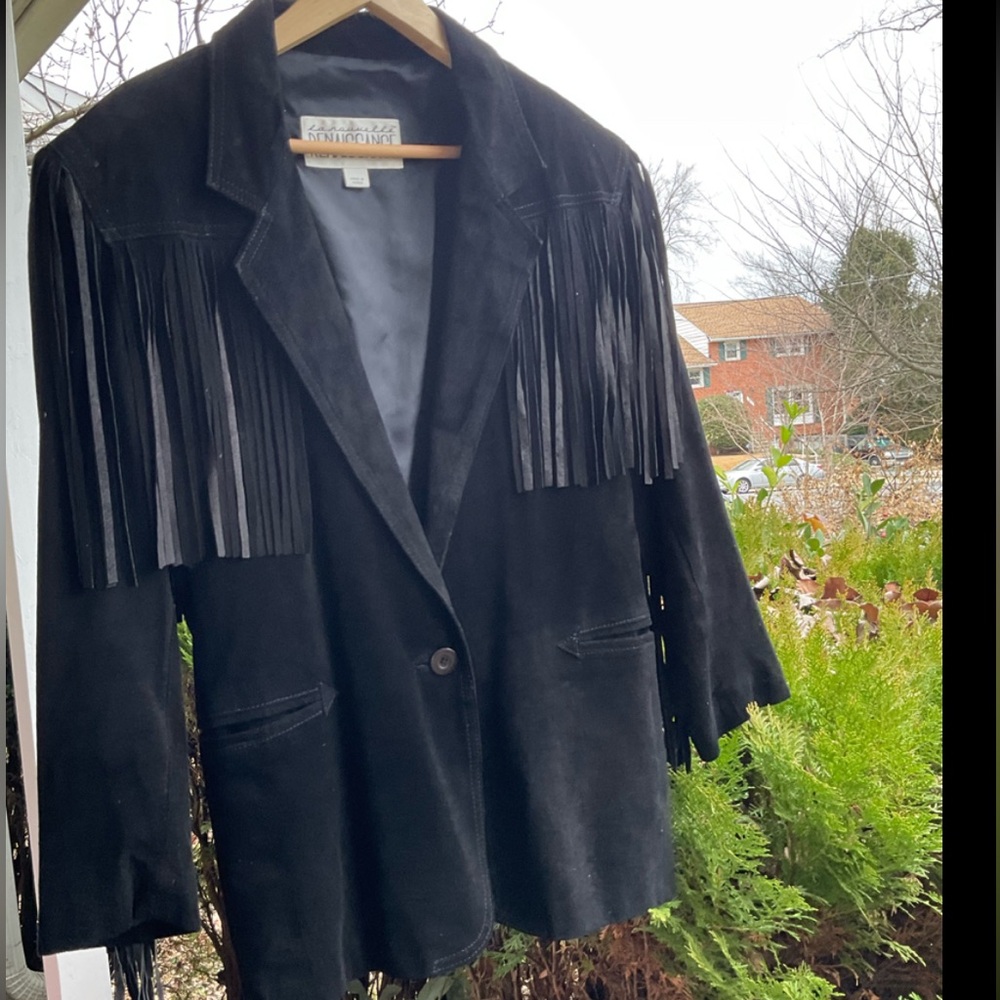Vintage La Nauuelle Renaissance 100% leather black blazer. Size small.